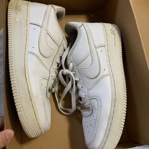 AF1’s slightly used air force ones